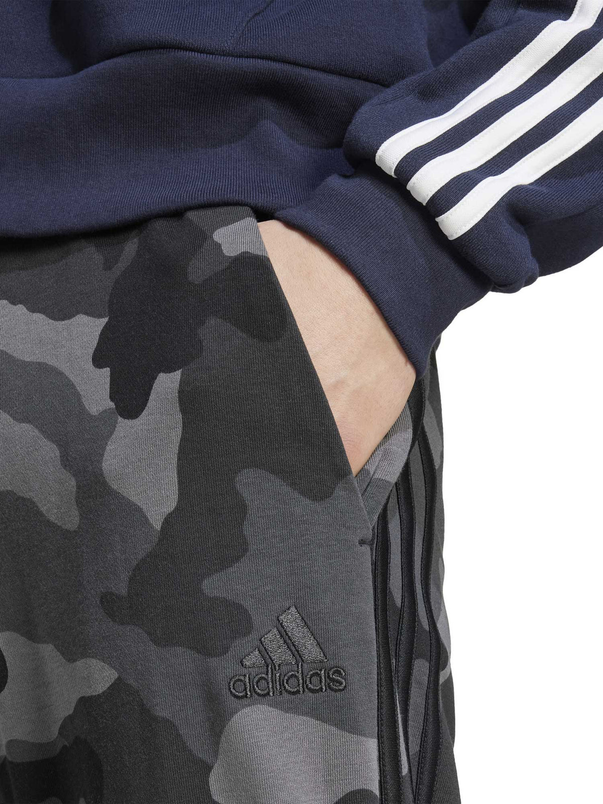 ADIDAS SPORTSWEAR Спортно долнище Seasonal Essentials Camouflage