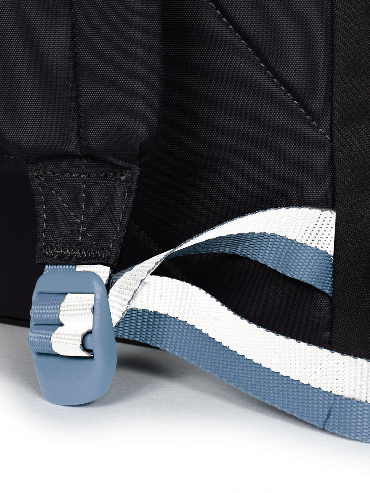 EASTPAK Раница OUT OF OFFICE-27 L